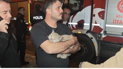 Antalya’nın Kepez ilçesinde bulunan 5 katlı bir binanın en üst