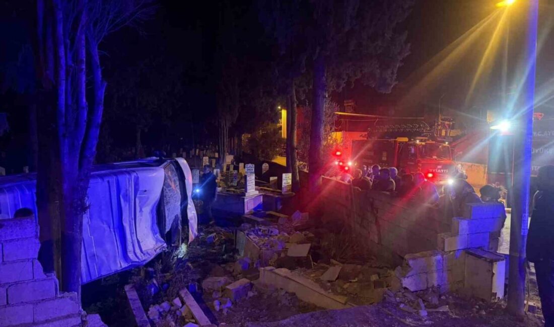 Aydın’ın Köşk ilçesinde meydana gelen trafik kazasında minibüsün yoldan çıkarak