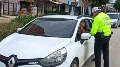 Adana’nın Kozan ilçesinde gerçekleştirilen “Kozan’a Güven” operasyonunda, polis ekipleri çeşitli