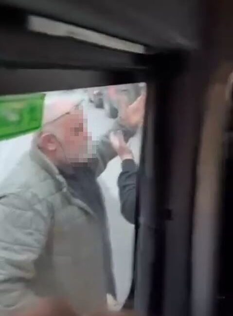 Küçükçekmece ilçesinde, bir otomobil sürücüsü ile minibüs şoförü arasında yol
