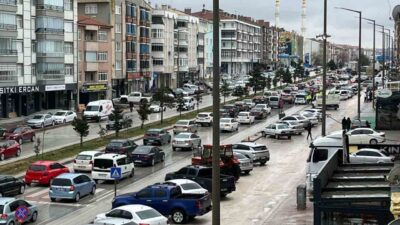 Kulu ilçesinde Ramazan Bayramı nedeniyle araç trafiğinde artış görüldü. Bayram