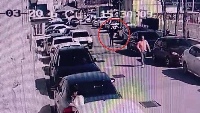 Antalya’da aralarında anlaşmazlık bulunan kişilerin silahlı saldırısına maruz kalan bir