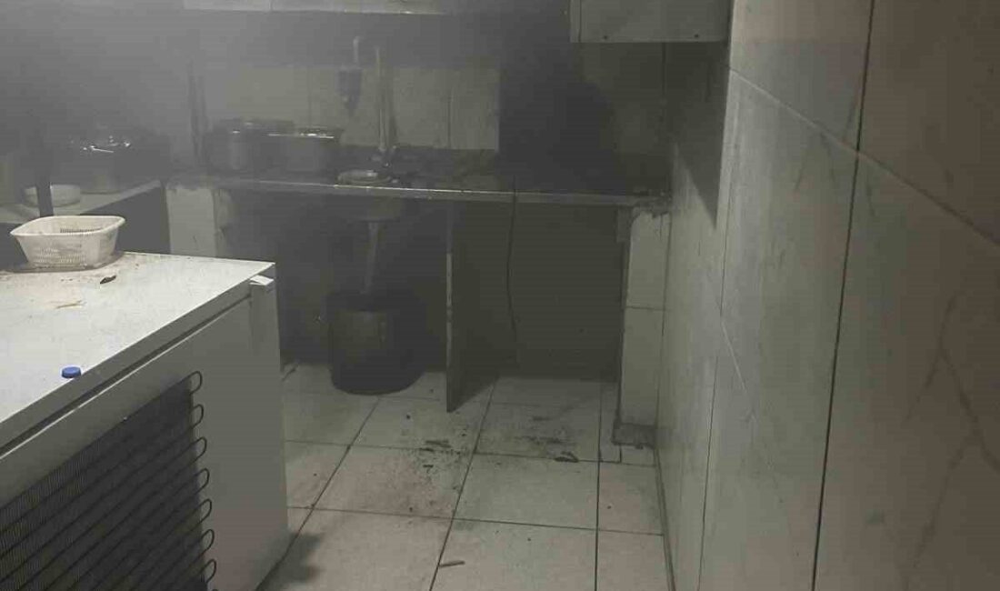 Siirt’in Kurtalan ilçesinde bir yemek işletmesinde meydana gelen yangın, itfaiye