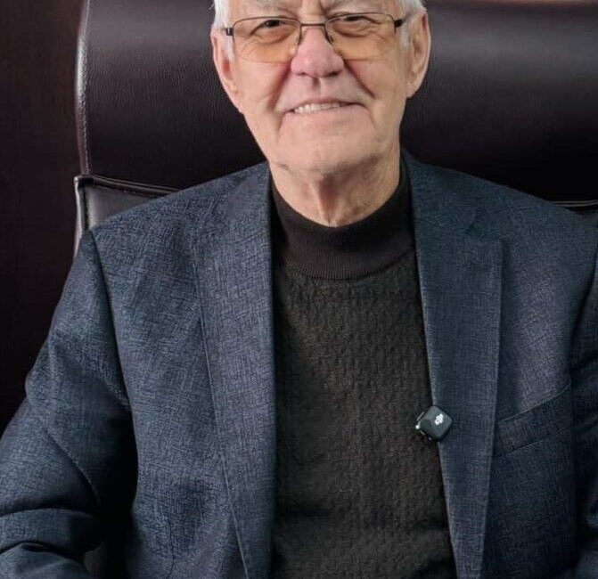 Kuşadası ilçesinde, Şoförler ve Otomobilciler Odası eski başkanı olan Hüsnü