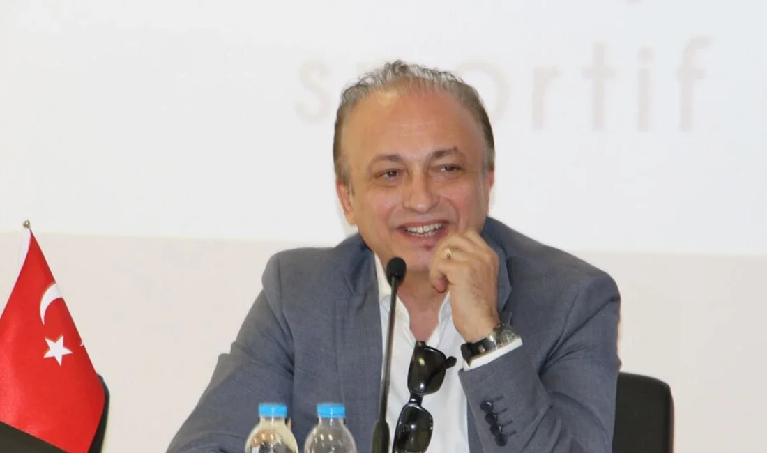 TRT’nin deneyimli spor spikerlerinden biri olan Levent Özçelik, uzun yıllardır