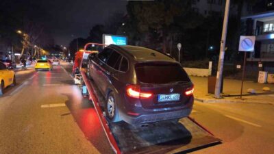Kadıköy ilçesinde sahil yolunda makas atarken yakalanan sürücü, sadece hız