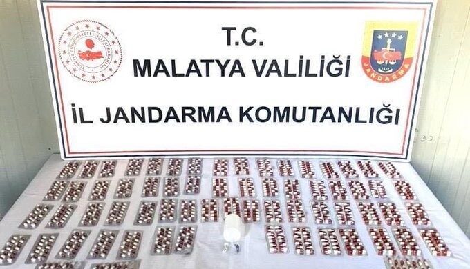 Malatya’da gerçekleştirilen uyuşturucu operasyonunda metamfetamin ve sentetik ecza hapı ele