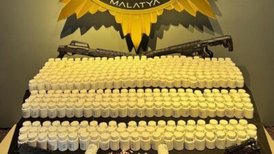 Malatya’da gerçekleştirilen operasyonda çok sayıda sentetik ecza hapı ve ruhsatsız