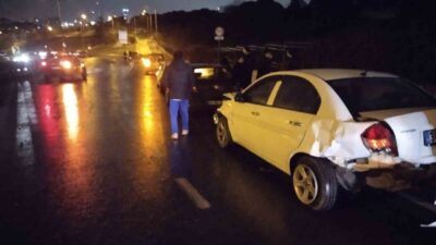 Başıbüyük-Büyükbakkalköy yolunda meydana gelen zincirleme trafik kazasında 1 kişi yaralandı.