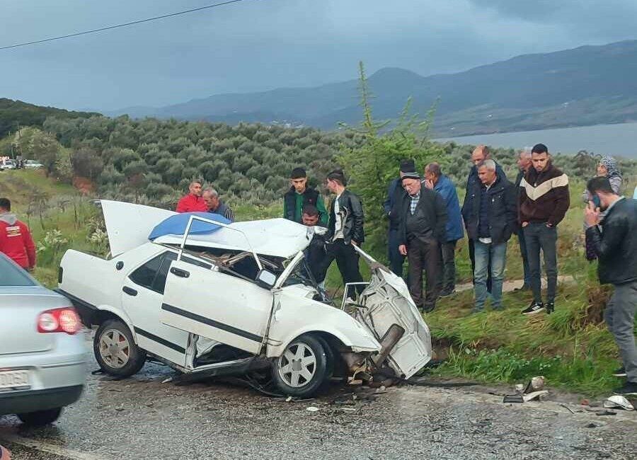 Alaşehir ilçesinde meydana gelen trafik kazasında, otomobil ile canlı hayvan