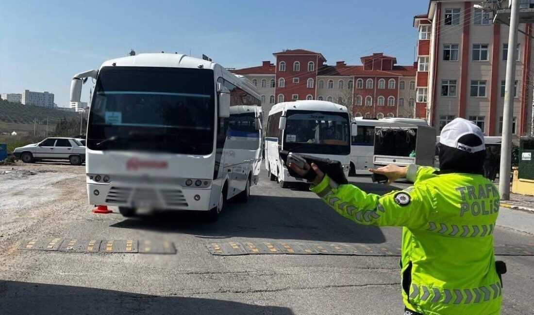 Manisa’da trafik ekipleri tarafından gerçekleştirilen özel denetimde 580 aracın kontrol