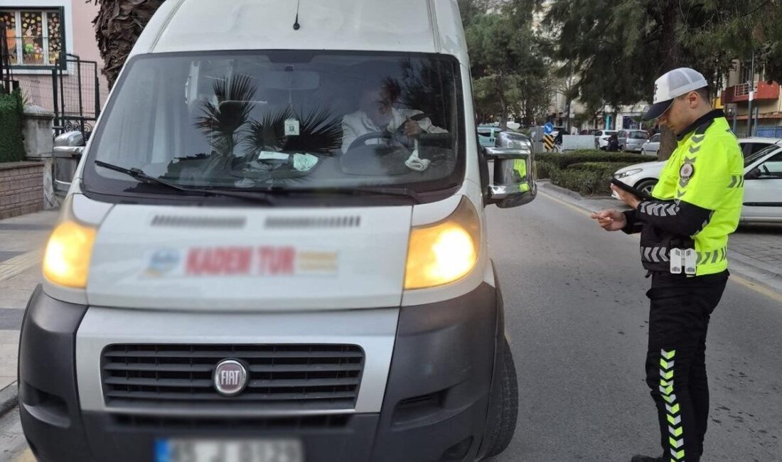 Manisa’da polis ekipleri tarafından okul servislerine yönelik gerçekleştirilen denetimlerde, 243