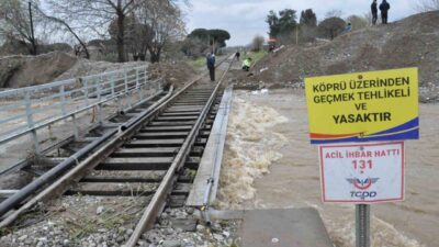 Salihli ilçesine son 2 gündür etkili olan şiddetli yağışlar, çay
