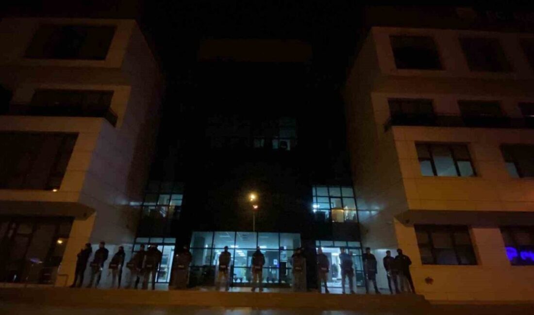 Muğla’nın Marmaris ilçesinde gece saatlerinde hareketli anlar yaşanmaya başladı. Marmaris