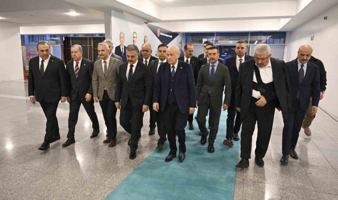 MHP Genel Başkanı Devlet Bahçeli, partisinin yöneticileri ve milletvekilleriyle bir