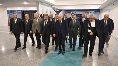 MHP Genel Başkanı Devlet Bahçeli, partisinin yöneticileri ve milletvekilleriyle bir