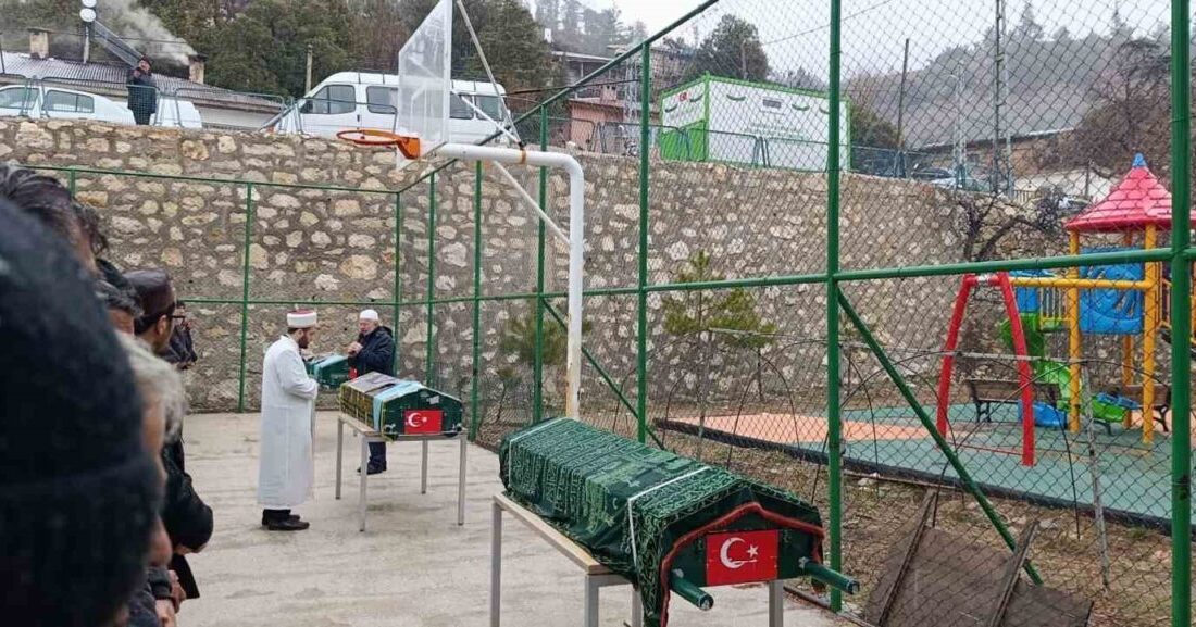 Anamur ilçesinde meydana gelen bir kaza sonucunda ölen üç kişi,