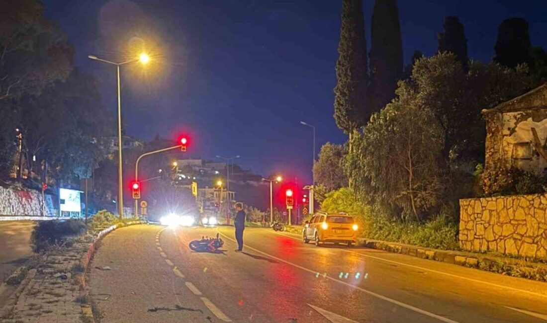 Bodrum ilçesinde bir motosiklet, gece saatlerinde Turgutreis – Bodrum Karayolu’nda