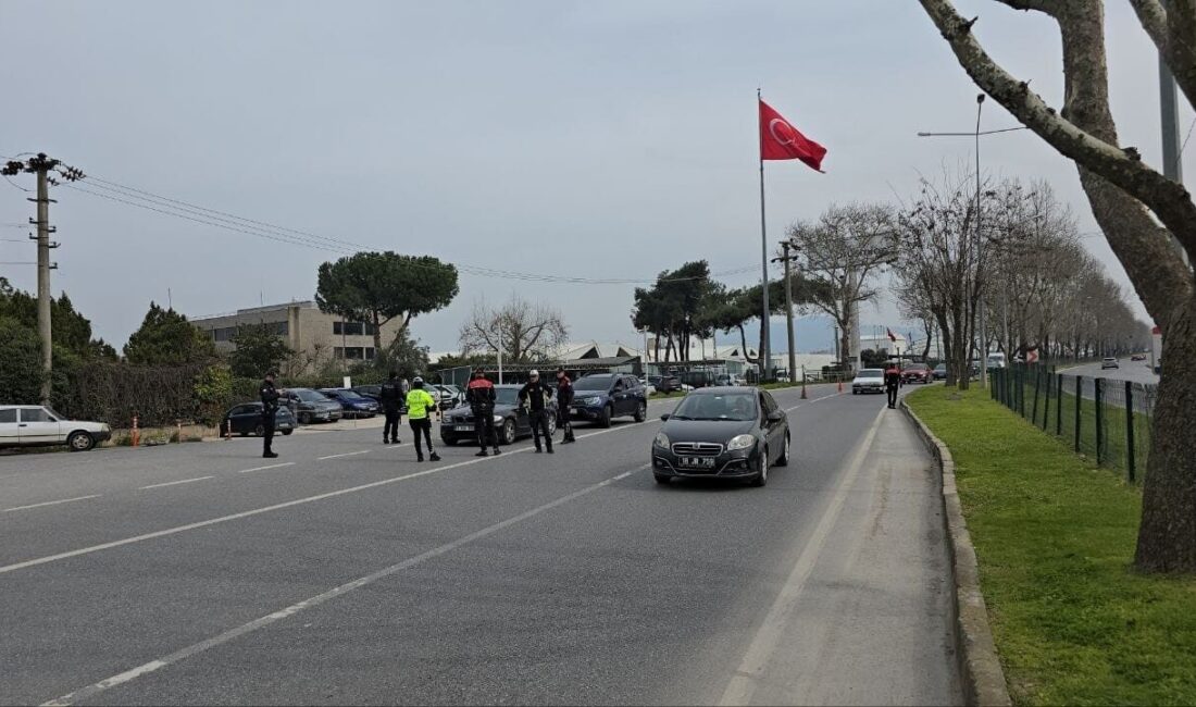 Mudanya ilçesinde Ramazan ayı boyunca alınan önlemler kapsamında polis ekipleri