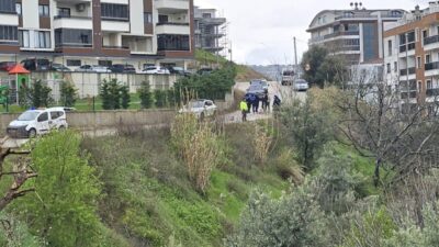 Bursa’nın Mudanya ilçesine bağlı Burgaz Mahallesi’nde bulunan bir sitenin önünde,