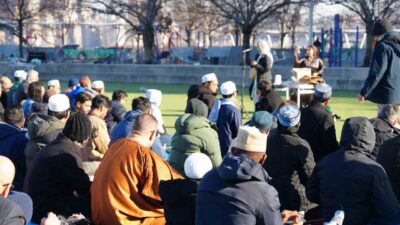New York’ta yaşayan Müslümanlar, Ramazan Bayramı’nı büyük bir coşkuyla karşıladı.