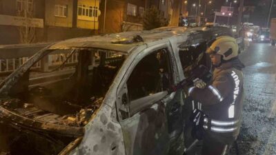 Kağıthane Okmeydanı’nda seyir halindeki bir ticari takside yangın çıktı. Aracı