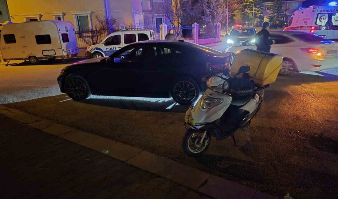 Eskişehir’de bir kurye, motosikletiyle seyrederken önüne aniden çıkan bir araç