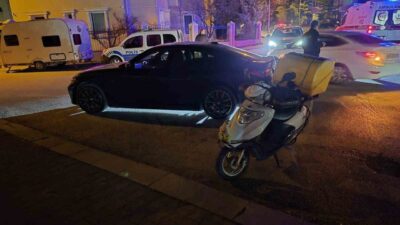 Eskişehir’de bir kurye, motosikletiyle seyrederken önüne aniden çıkan bir araç