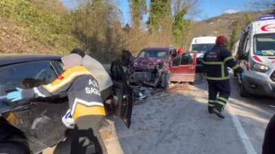 Fatsa ilçesinde meydana gelen trafik kazasında iki aracın çarpışması sonucunda