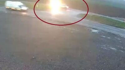 Diyarbakır’ın Bismil ilçesinde meydana gelen trafik kazasında otomobil ile hafif