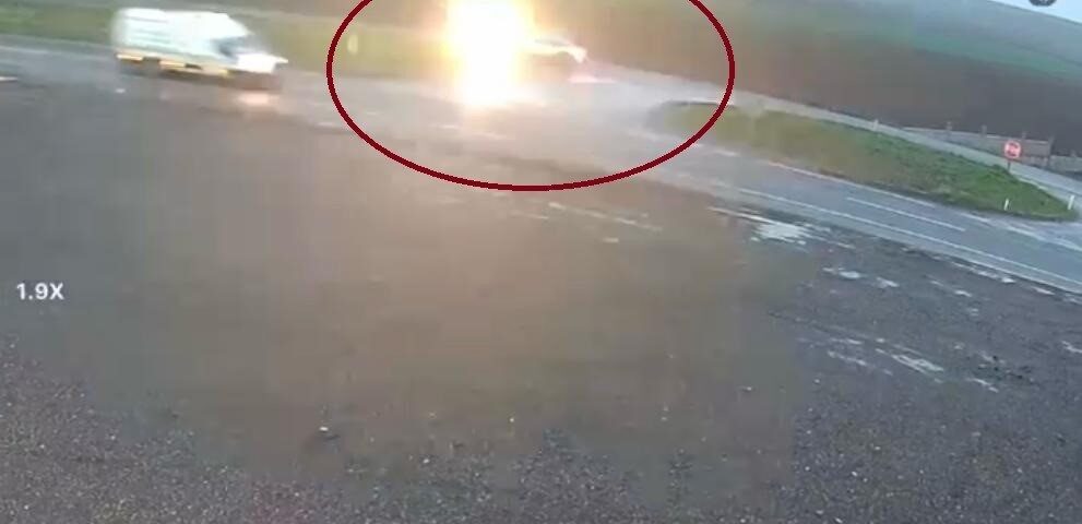 Diyarbakır’ın Bismil ilçesinde meydana gelen trafik kazasında otomobil ile hafif