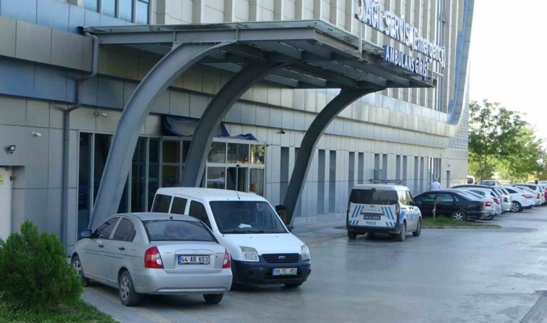 Malatya’da otomobil ile motosikletin çarpıştığı trafik kazasında 2 kişi yaralandı.