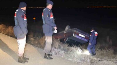 Aksaray’da meydana gelen trafik kazasında sürücüsü yaralanan otomobil şarampole devrildi.