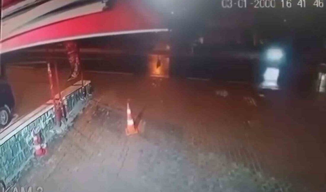 Talas ilçesinde meydana gelen trafik kazasında otomobilin çarptığı motosikletli tıp