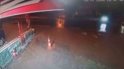 Talas ilçesinde meydana gelen trafik kazasında otomobilin çarptığı motosikletli tıp