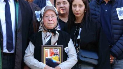 Antalya’da sigara isteyen gençler tarafından saldırıya uğrayarak çantası gasp edilen