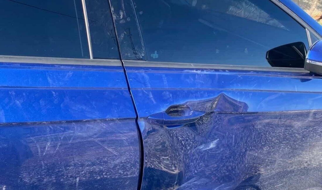 Adıyaman’da, park halinde bulunan bir araca çarpan araç, hızla olay