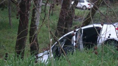 Pendik Güzelyalı Mahallesi’nde bir sürücü, E-5 karayolundan ayrılmak için virajı