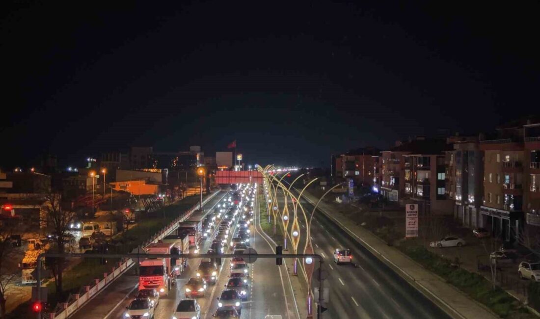 Polatlı ilçesinde bayram dönüşü nedeniyle yaşanan trafik yoğunluğu, bir dron