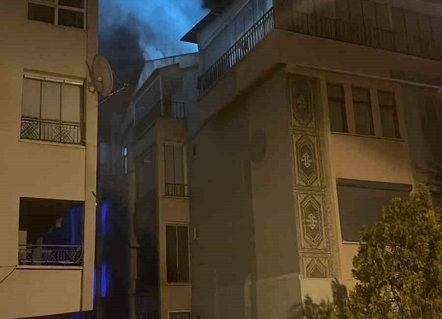 Ankara’nın Polatlı ilçesinde bir gece yangını, Şehitlik Mahallesi Alptürk Sokak’ta