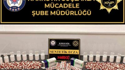 Kırşehir’de gerçekleşen bir operasyonda polis ekipleri, durdurdukları bir araçta uyuşturucu