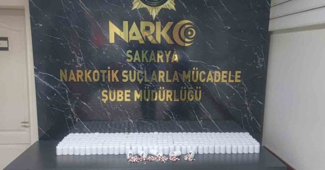 Adapazarı ve Erenler ilçelerinde gerçekleştirilen uyuşturucu operasyonunda yakalanan 2 şüpheli