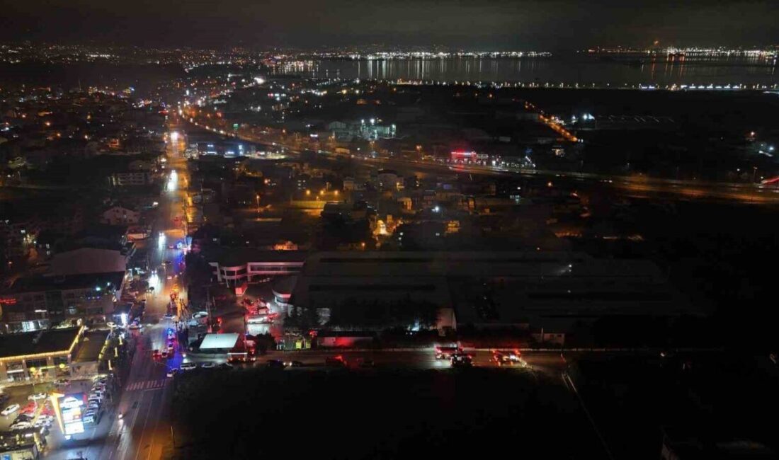 Kocaeli’nin Başiskele ilçesinde raf üretimi yapılan bir fabrikada meydana gelen