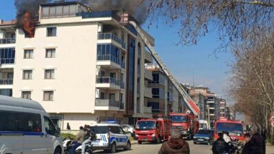 Manisa’nın Salihli ilçesinde bulunan dört katlı bir binanın en üst