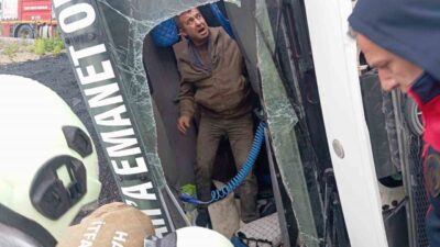 Samandağ ilçesinde meydana gelen bir kaza sonucunda sürücüsü direksiyon hakimiyetini