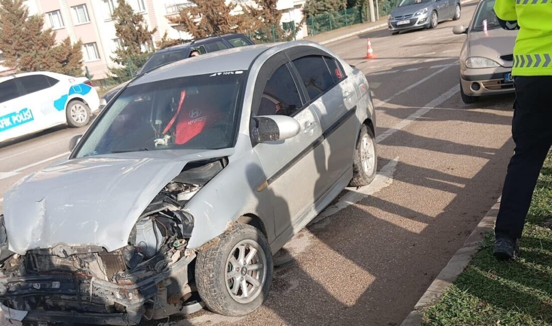 Samsun’un Vezirköprü ilçesinde meydana gelen kazada, iki otomobil çarpıştı. Kazanın