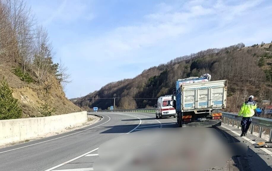 Samsun’un Ladik ilçesinde, virajı alamayan bir motosiklet ile karşı yönden