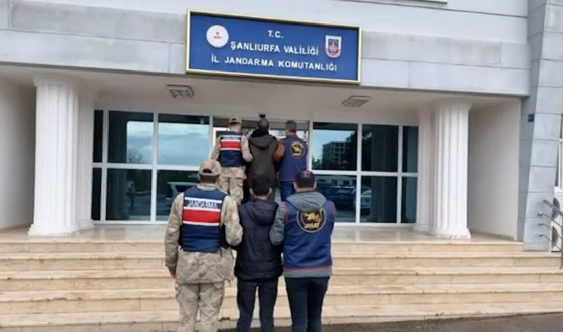 Şanlıurfa’da, 2 kişi, jandarma tarafından haklarında verilmiş cezaları bulunduğu gerekçesiyle