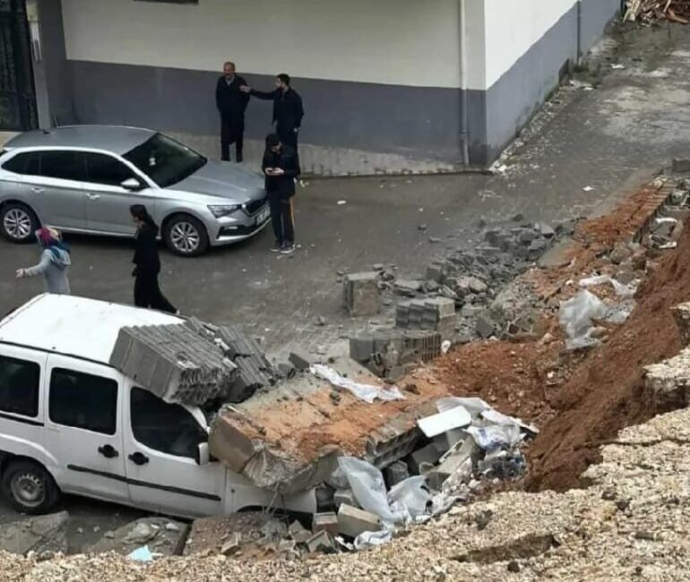 Şanlıurfa’da yoğun yağışlar, kent çapında olumsuz sonuçlara yol açtı. Akpıyar