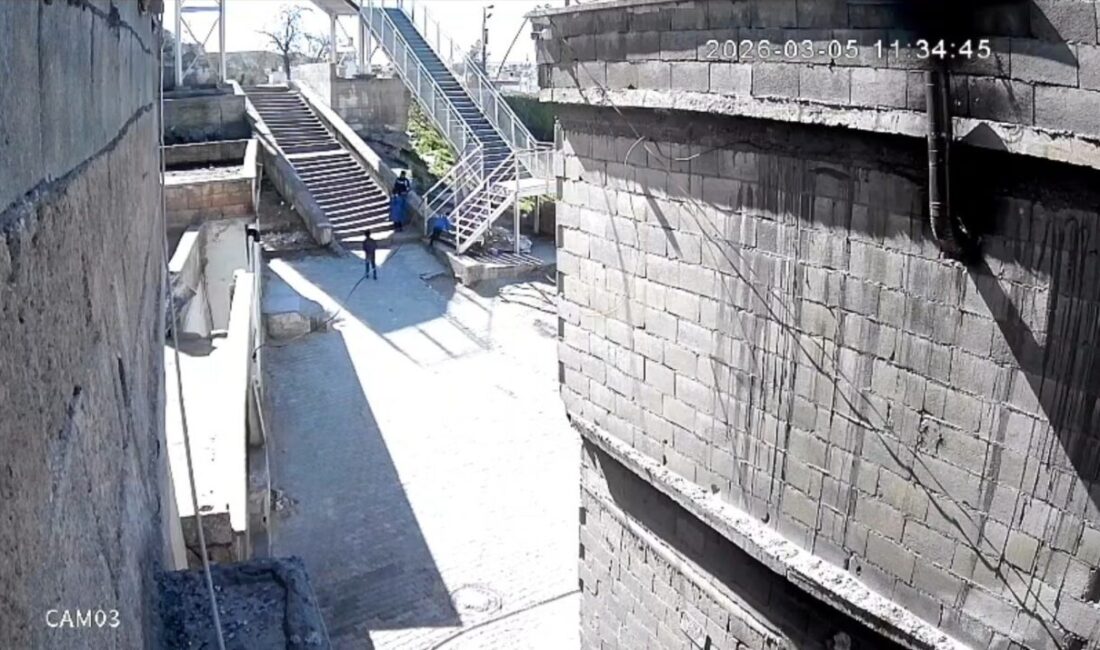 Birecik ilçesinde okul çocuklarına tacizde bulunduğu iddia edilen zanlı, polis